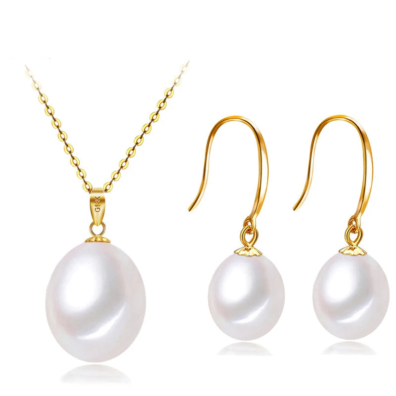 Close-up of 18K gold pearl pendant with natural freshwater pearl

